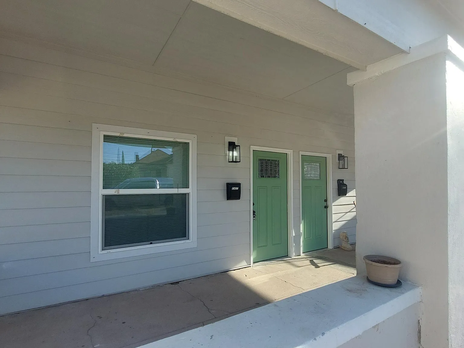 3 bed, 2.0 bath, 1924 sqft, $1,595 — Photo 2