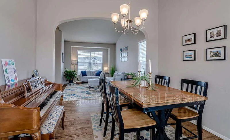 5 bed, 3.5 bath, 3777 sqft, $3,795 — Photo 3