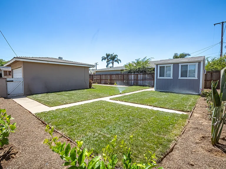 521 E Date St — Photo 39