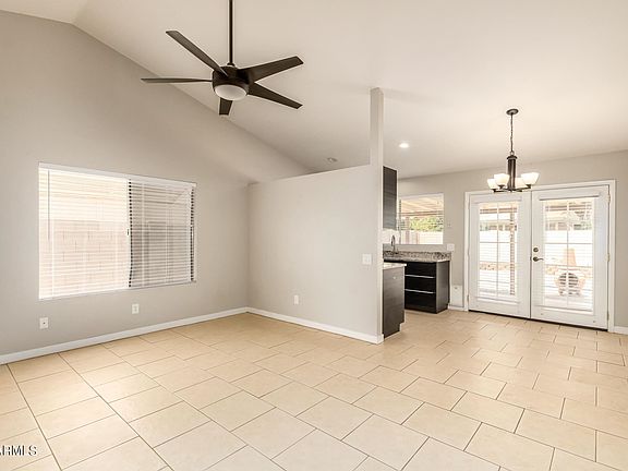 4th image of 1934 E Grandview Dr