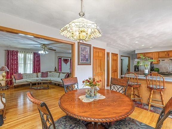 5th image of 8 Hunter Ave
