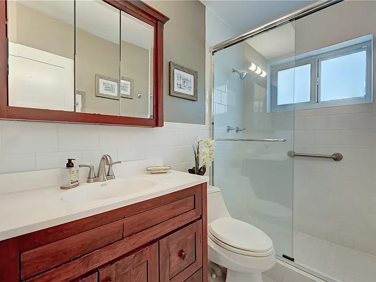 1840 SE 7th St — Photo 37