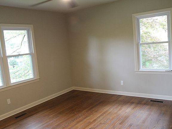 5th image of 1220 Clermont Dr