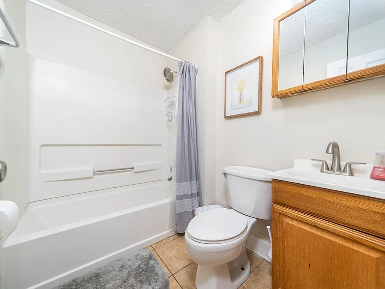 1363 Indianola Ave — Photo 12