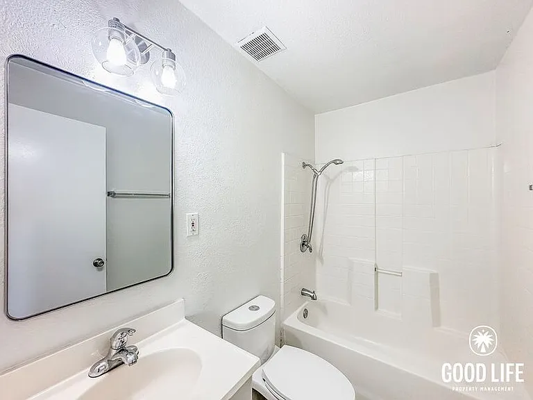 329 W 14th St — Photo 8