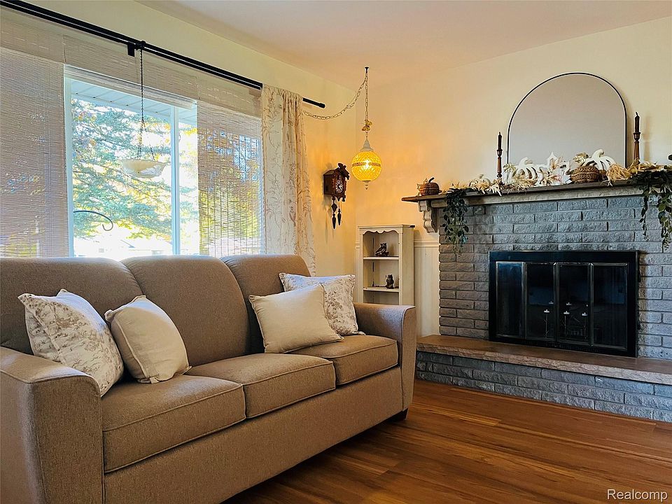 2479 N Long Lake Rd, photo 8