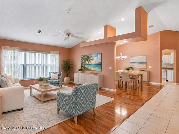 5th image of 312 Royal Palm Way