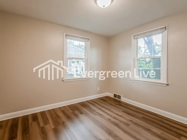 8201 Oakleigh Rd — Photo 9