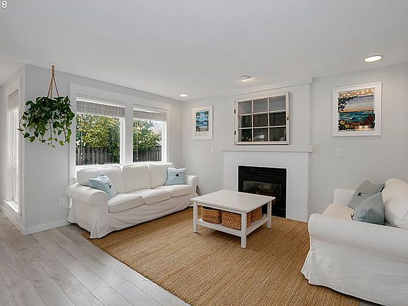 3rd image of 1625 SE 186th Pl