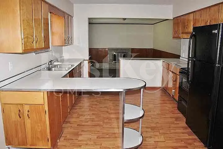 5750 Wallingwood Dr — Photo 2