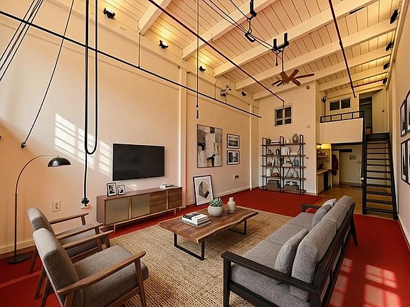 4th image of 345 Eldert St #327