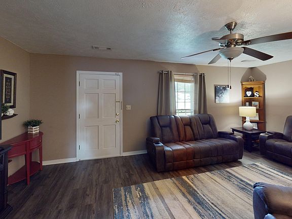 4th image of 166 Woodside Ln