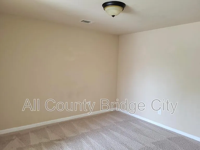 5 Calgary Ct — Photo 13