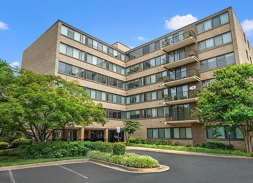 600 Roosevelt Blvd Photo 1