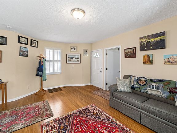 4th image of 1179 Holmden Ave