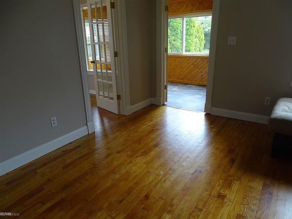 2nd image of 27240 Campau Ln