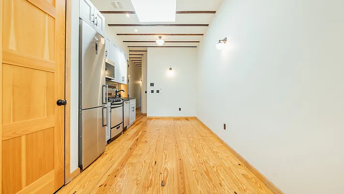 Rented by Nooklyn NYC LLC | media 31