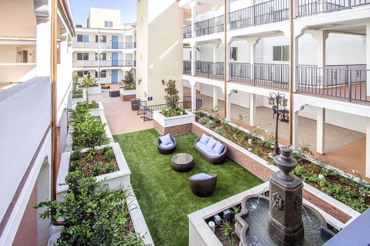 Building Photo - Le Blanc Apartments