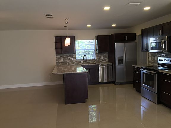 5th image of 16306 Norwood Dr