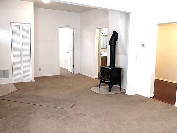 3rd image of 6808 S Warner St