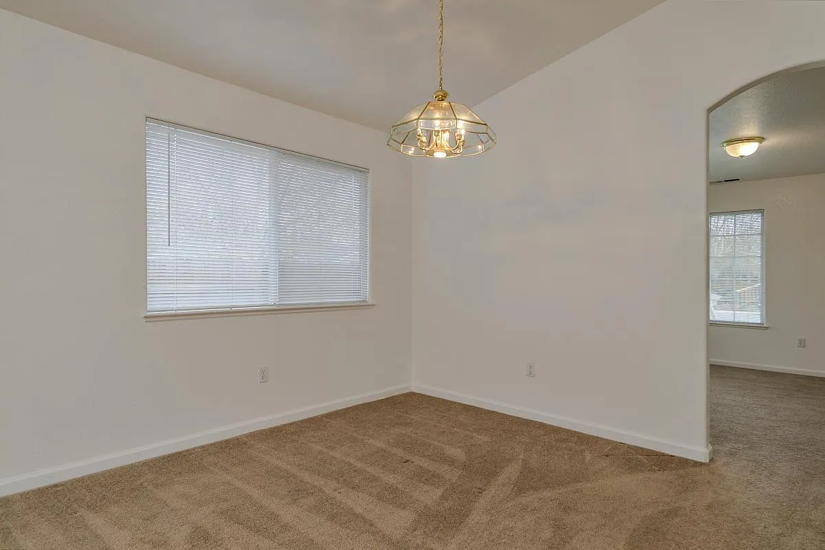 4 bed, 1535 sqft, $3,300 — Photo 3