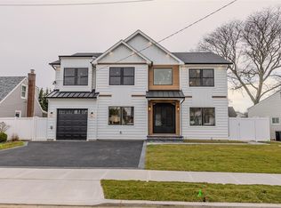 930 Winthrop Dr, East Meadow, NY 11554