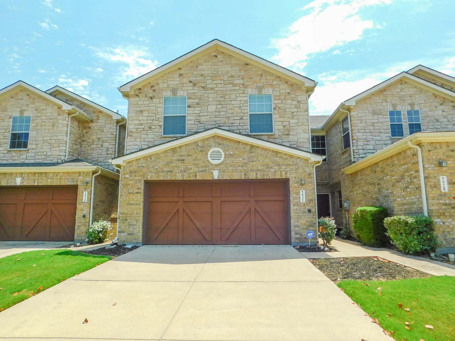 3 bed, 2.5 bath, 1839 sqft, $2,395 — Photo 1