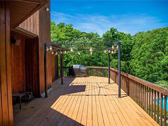 5th image of 937 River Point Dr