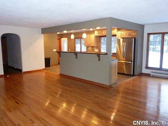 2nd image of 525 E Hamilton Ave