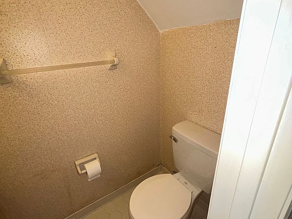 5th image of 2414 Quail Hollow Ct