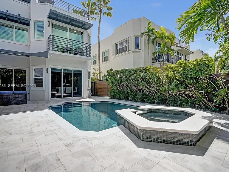 453 SW 5th Ave — Photo 80
