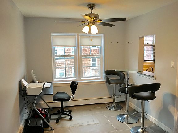 4th image of 2205 W Morse Ave #2E