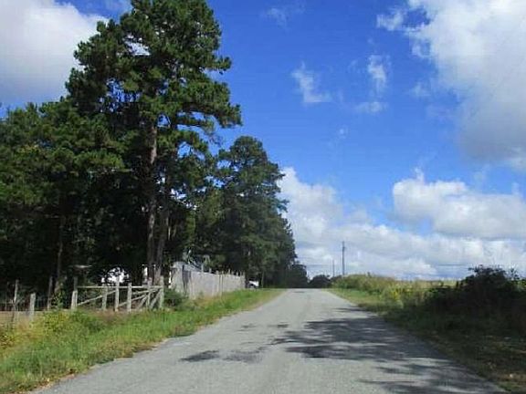 Exterior Neighborhood (street photo)