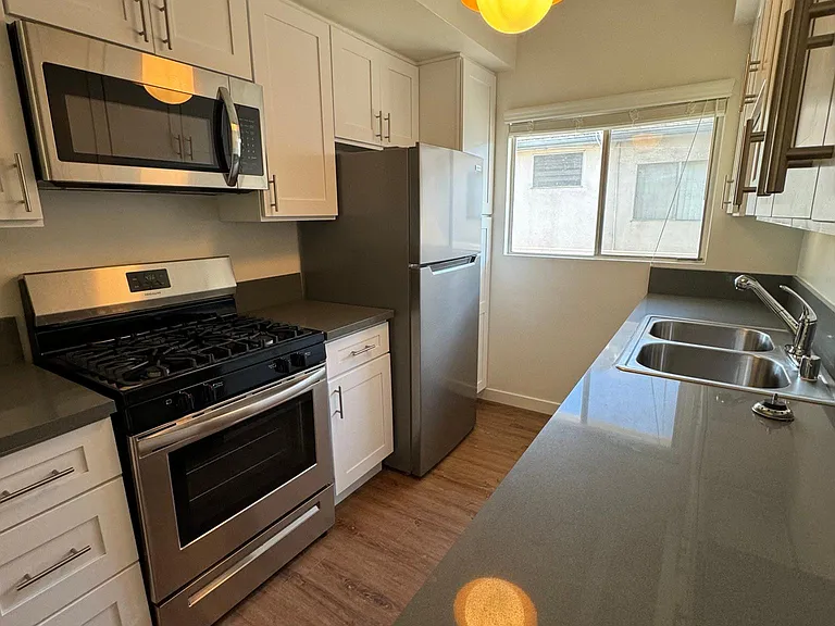 3722 Mentone Ave #8 — Photo 7