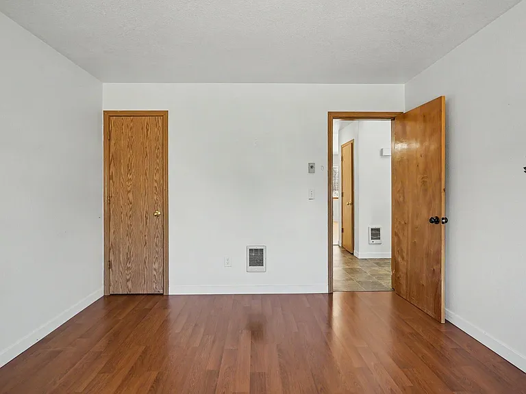 5260-5262 Springcrest Dr S — Photo 37