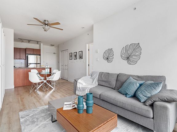 5th image of 4028 Knight St #312