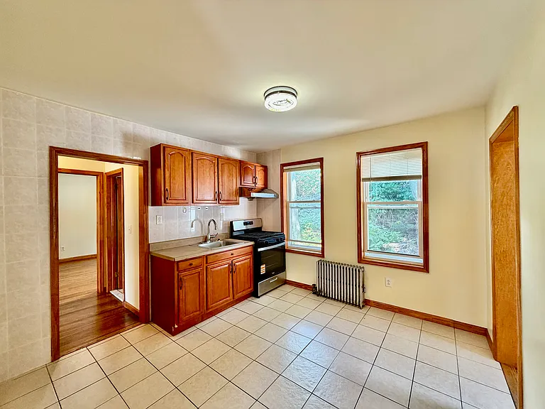 18 Bigelow St #16 — Photo 10