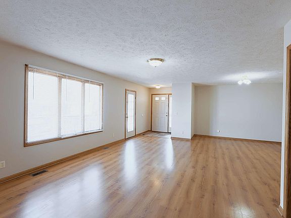 4th image of 8604 Delphinium Ln