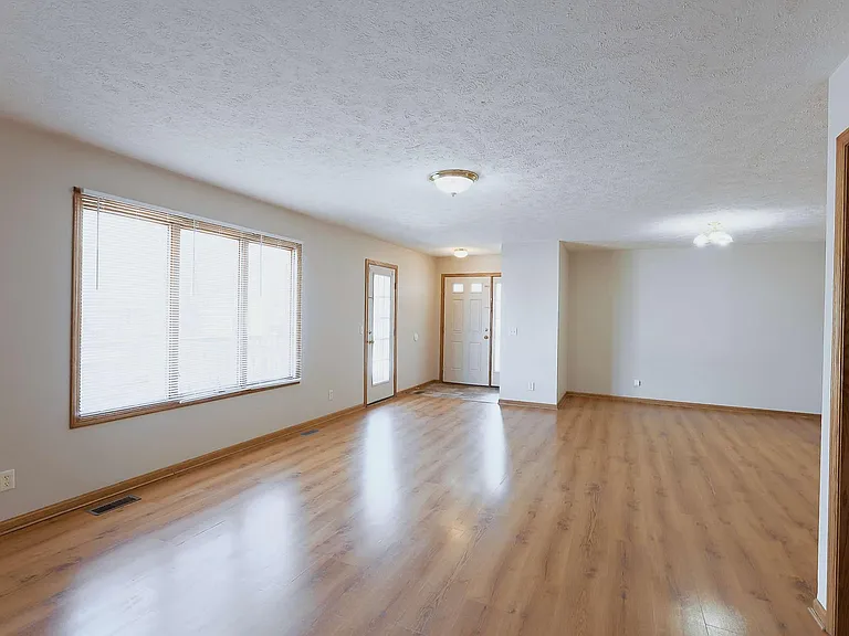 8604 Delphinium Ln — Photo 3