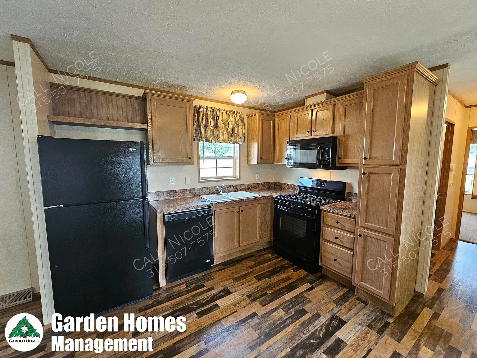 3 bed, 1.5 bath, 924 sqft, $1,285 — Photo 1