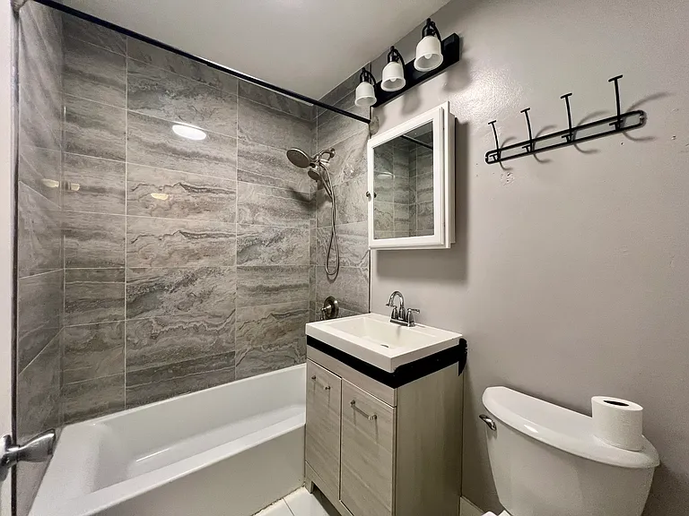 1414 W Chase Ave #D — Photo 10