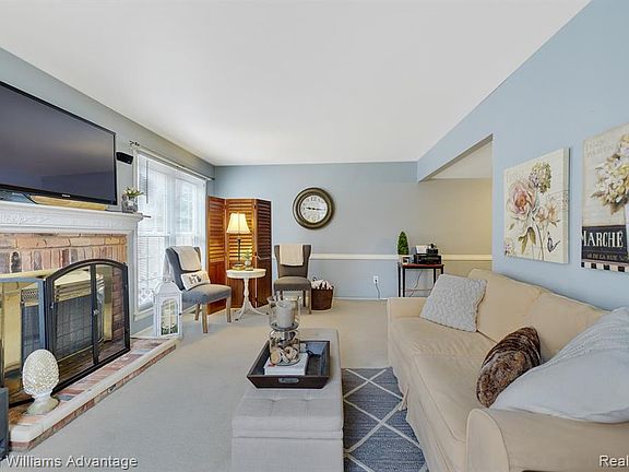 4th image of 42176 Roscommon Dr #281