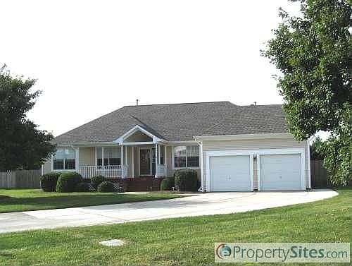 2nd image of 709 Hilltop Ct