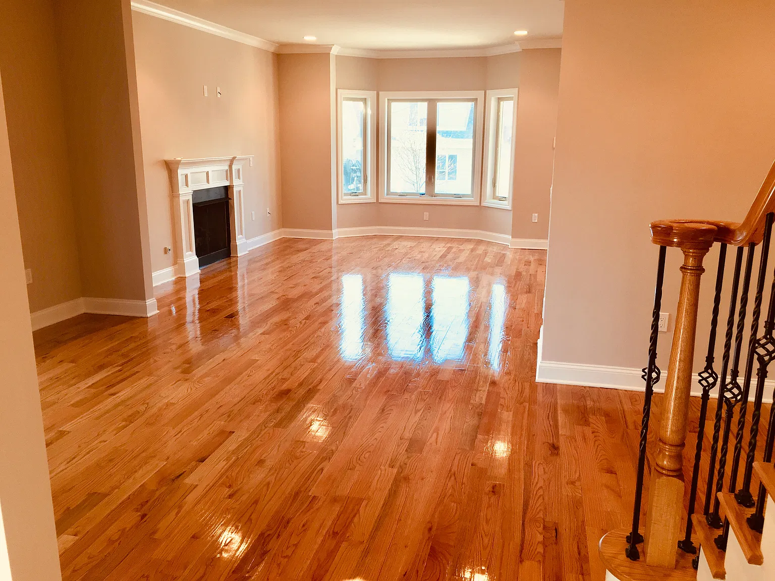 3 bed, 3.5 bath, 2900 sqft, $5,200 — Photo 4