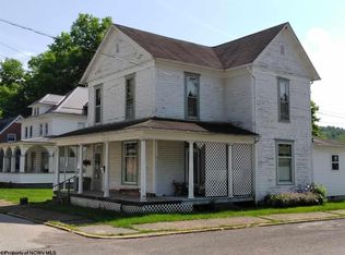 95 Garnett St, Philippi, WV 26416