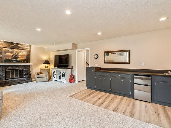 3rd image of 1038 Woodland Park Dr