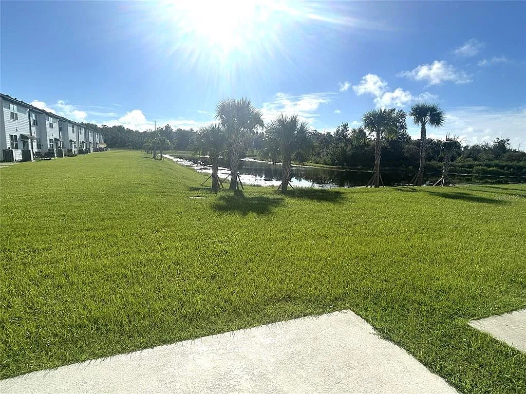 3 bed, 2.0 bath, 1553 sqft, $1,899 — Photo 3