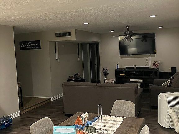 3rd image of 1813 Sherwood Ln