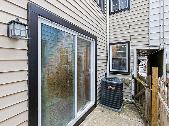 4th image of 443 Cherry St