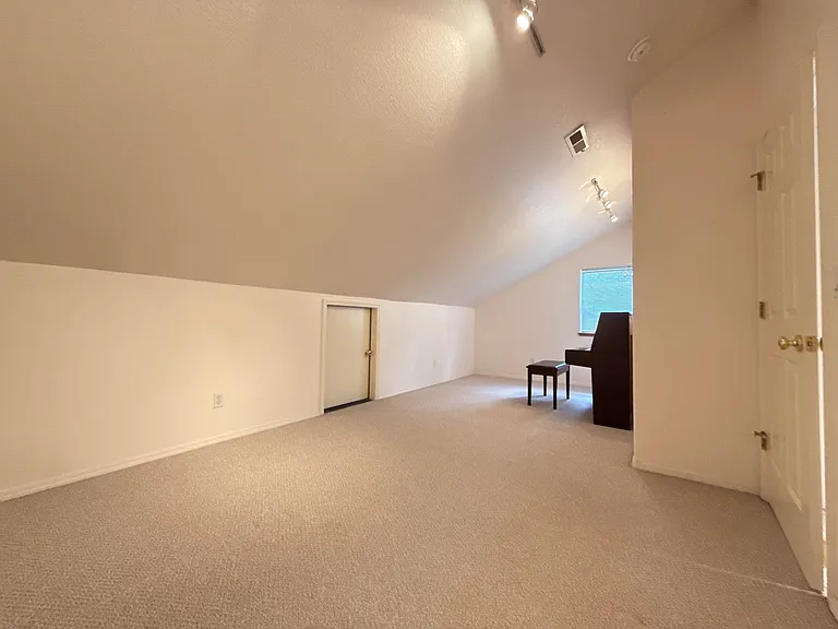 1808 W University Ave — Photo 12